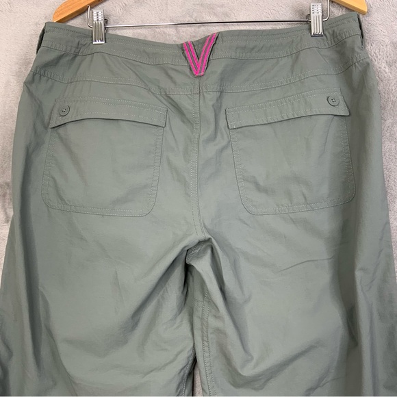 The North Face Water Resistant Convertible Pants. Green. Size 12. - Picture 7 of 9